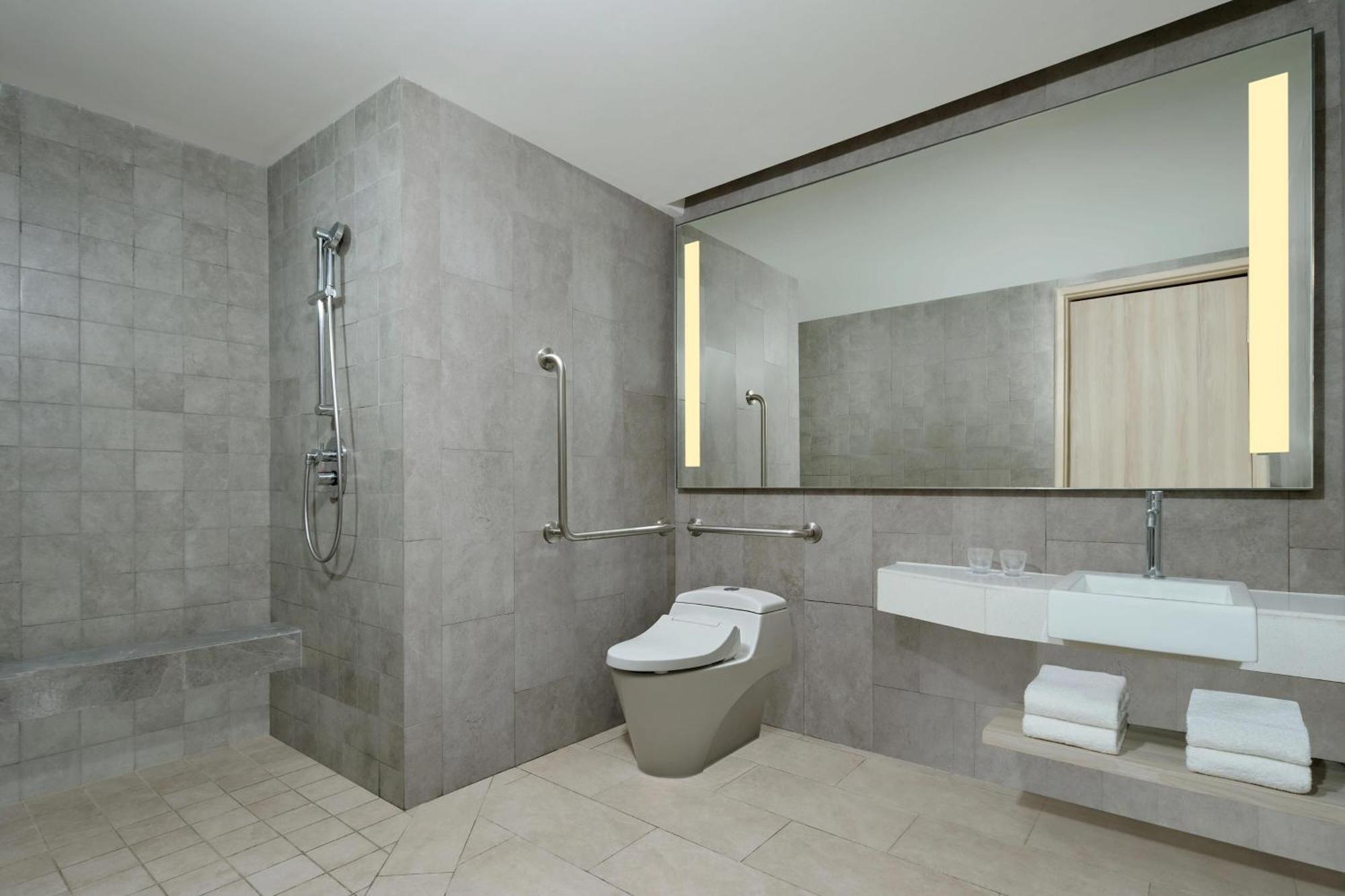 Four Points By Sheraton Surabaya, Pakuwon Indah Dış mekan fotoğraf