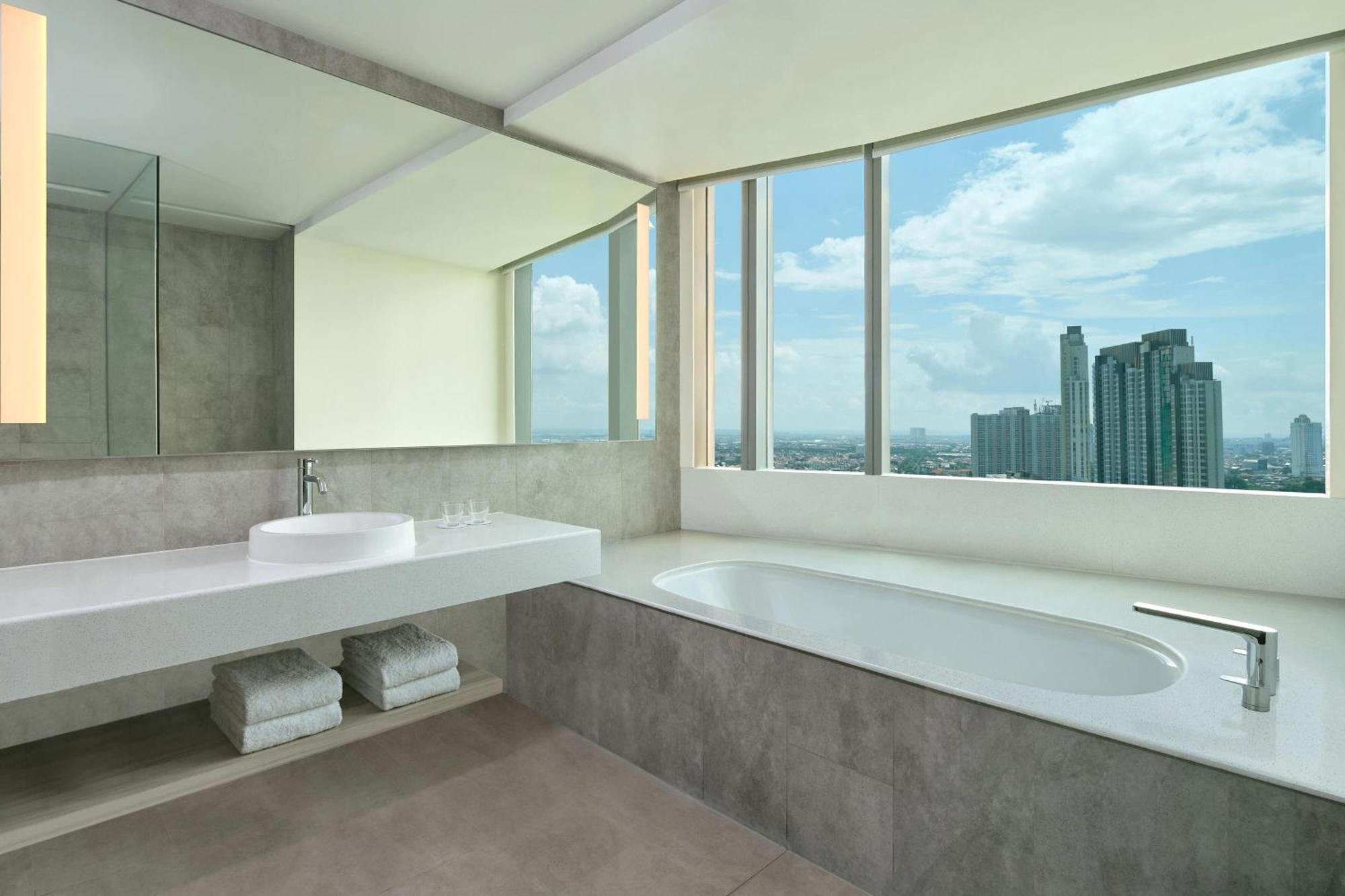 Four Points By Sheraton Surabaya, Pakuwon Indah Dış mekan fotoğraf